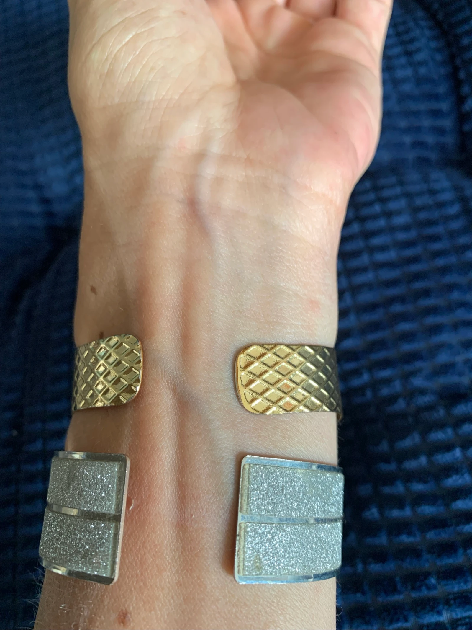 Set of 2 fashion bracelets – Gold & Silver – Very good condition – photo 2